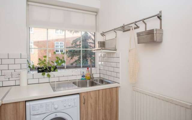 Sunny 2 Bedroom Flat in Islington