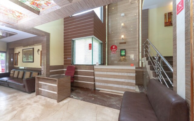 OYO 7987 Hotel Carnation