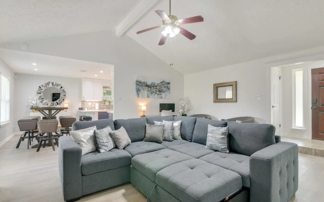 Golf & Get Outside - Family Home in Houston!