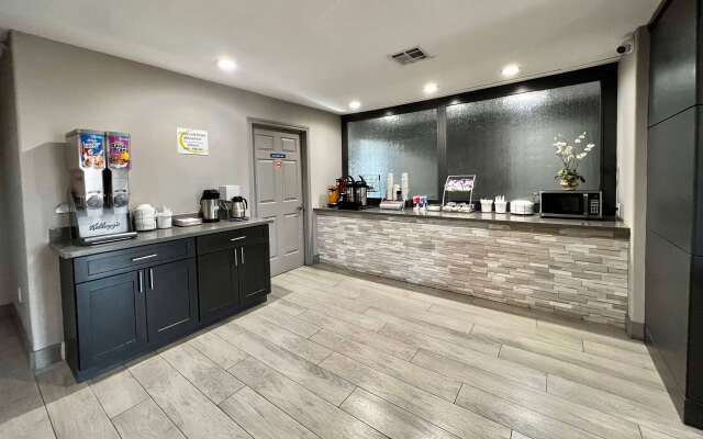 Super 8 by Wyndham Sealy