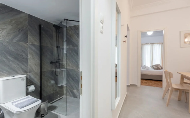 Fresh 2 Bdrm Apt in Koukaki