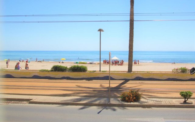 Apartamento CasaTuris enfrente al mar en Playa Muchavista C102