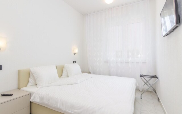 Beautiful Home in Funtana With Wifi and 2 Bedrooms