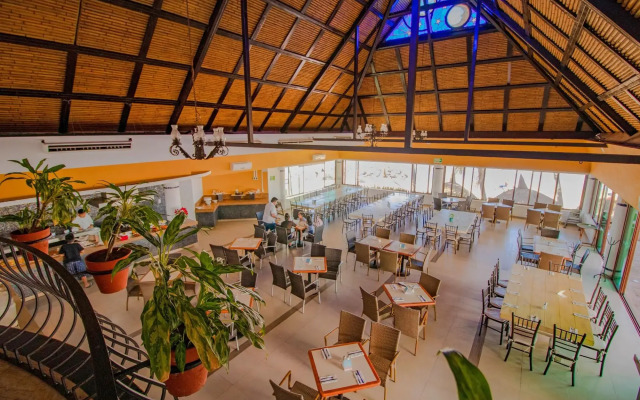 Luna Palace Hotel and Suites