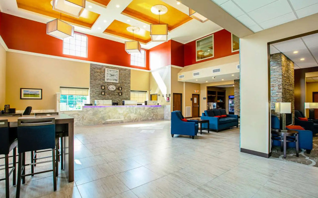 Comfort Suites Fishkill near Interstate 84