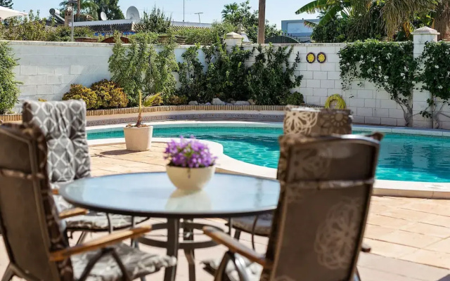 Detached Villa With a Large Private Swimming Pool