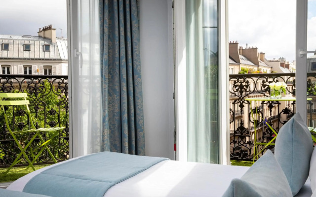 Hotel Plaza Elysées