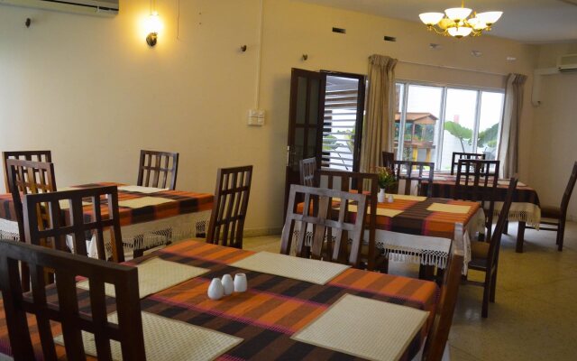 Mount Waves Hotel