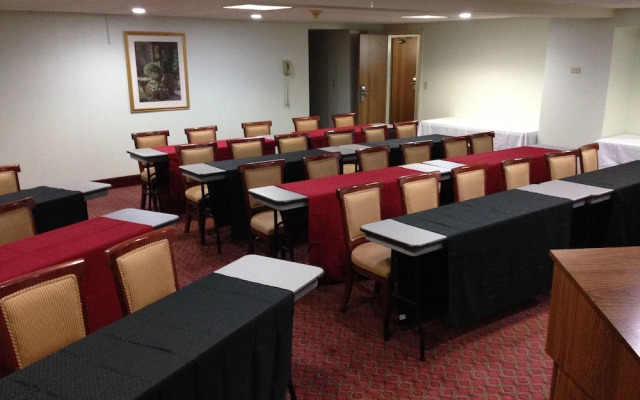 Quality Inn & Suites Metro