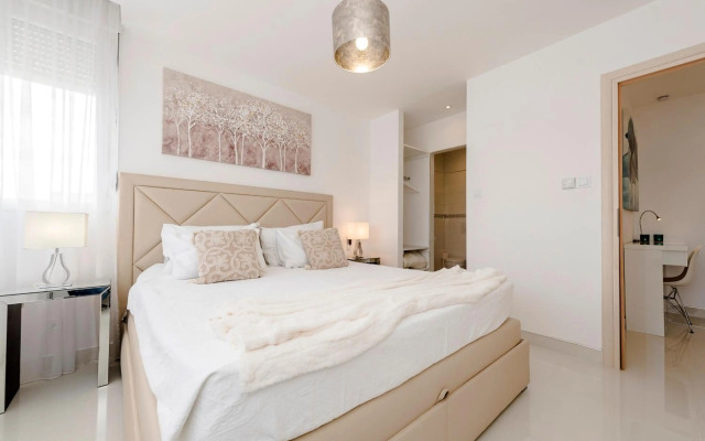 Urban Luxury Apartment