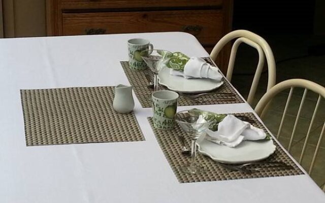 Auberge Bonne Nuit-Bonjour Bed & Breakfast