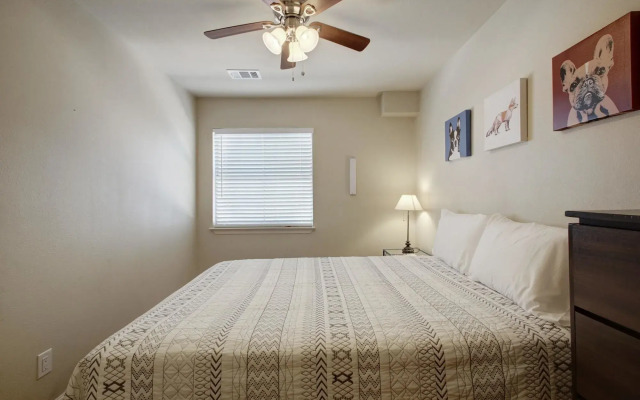 8 Bedroom Downtown Condo by AustinStays