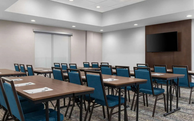 Hampton Inn & Suites by Hilton Orangeville, ON
