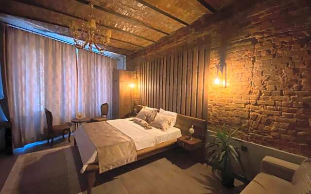 Alma Port Suites
