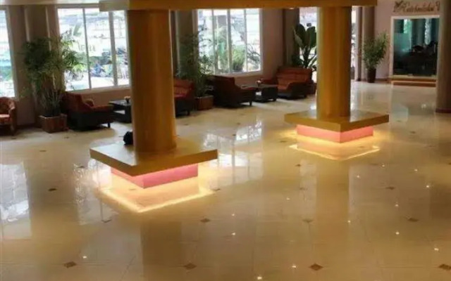 @Ratchada Hotel And Spa