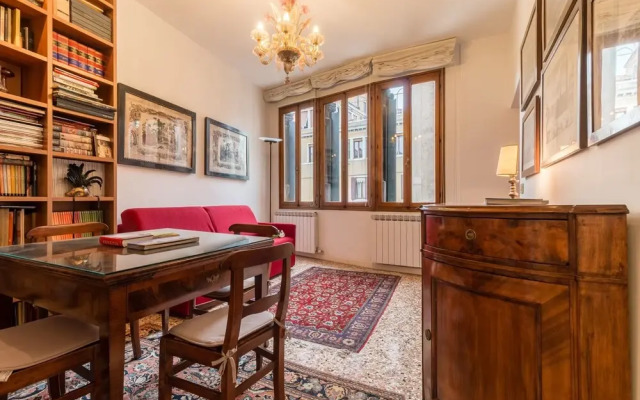 Ca' Barbo Romantic Apartment in Venice