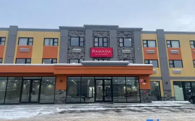 Ramada by Wyndham West Edmonton Hotel & Suites