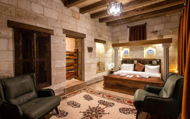 Explorer Cave Hotel