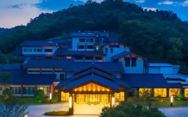 Xinchang Big Buddha Temple Fanyin Hotel