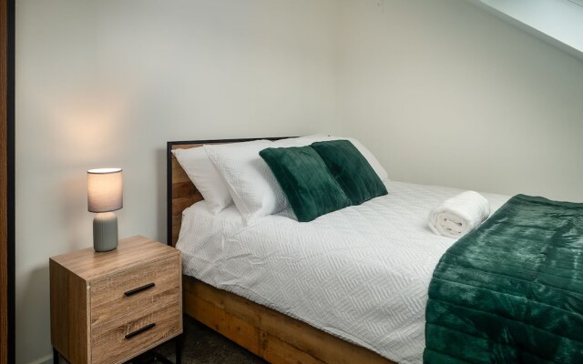 Immaculate 5-bed House in Leeds