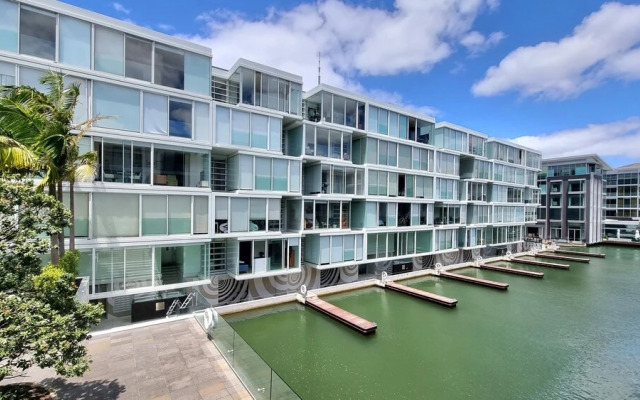Marina View Apartment in Viaduct - Pool