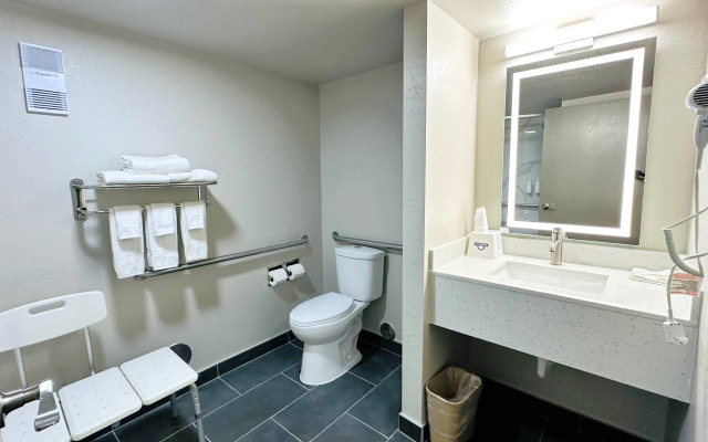 Days Inn by Wyndham Holland