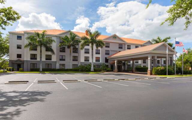 La Quinta Inn & Suites by Wyndham Bonita Springs Naples N.