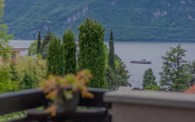 Blu al Lago in Lierna