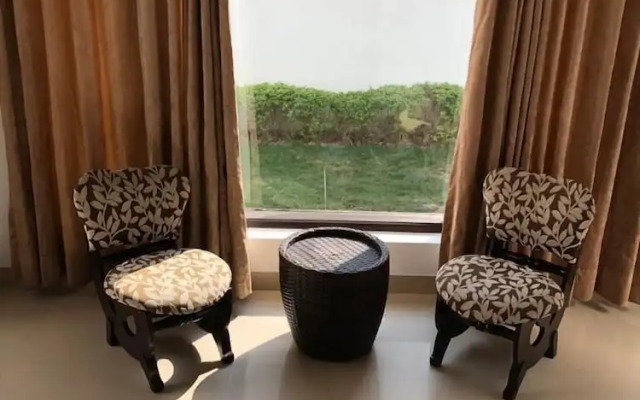 R Cottage Studio Apartments