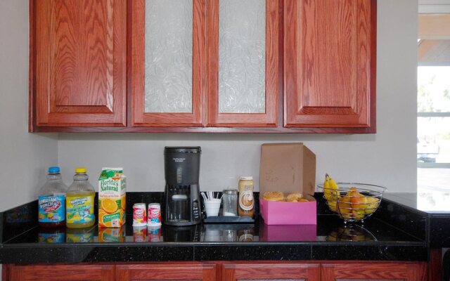 Solaire Inn & Suites