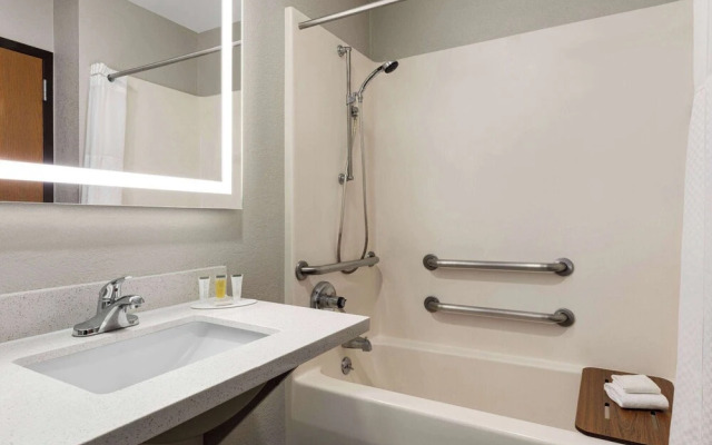 Days Inn by Wyndham Hillsboro