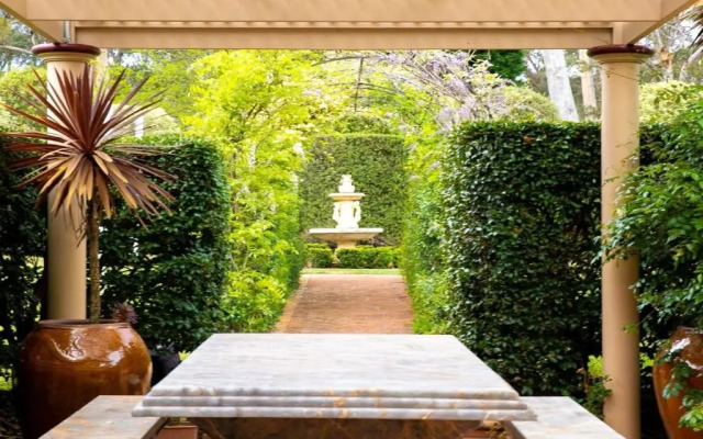 Old Mansfield Loft - gardens, gazebo and getaways