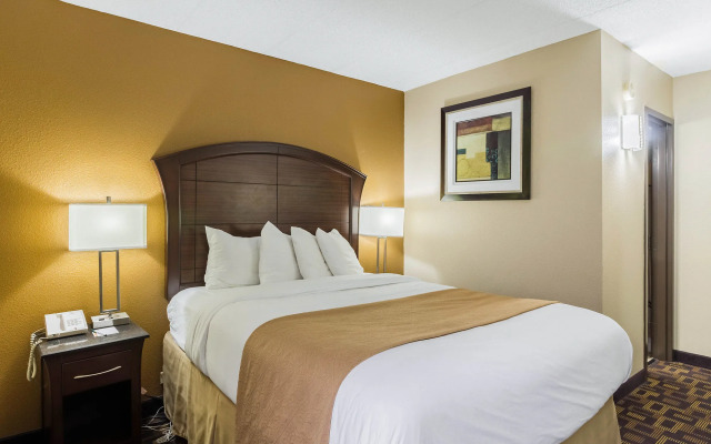 Quality Inn & Suites Arden Hills - Saint Paul North