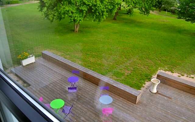 Adonis Dijon Maison Internationale