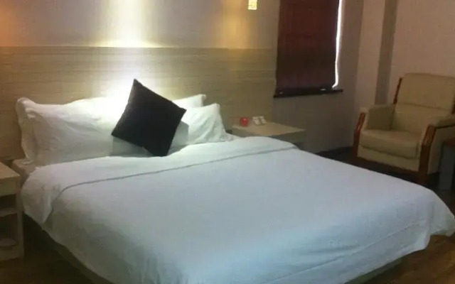 Fangze Hotel (Jinan West Market Store)