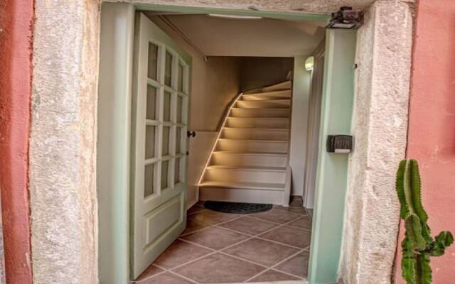 VENETIAN WELL HOUSE by LOC HOSPITALITY