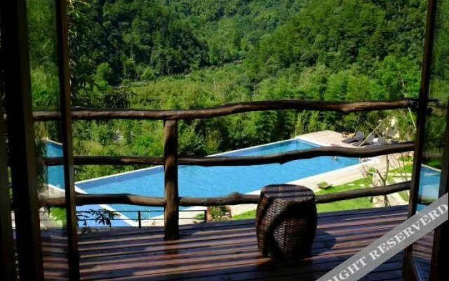 One Mountain Nine Houses