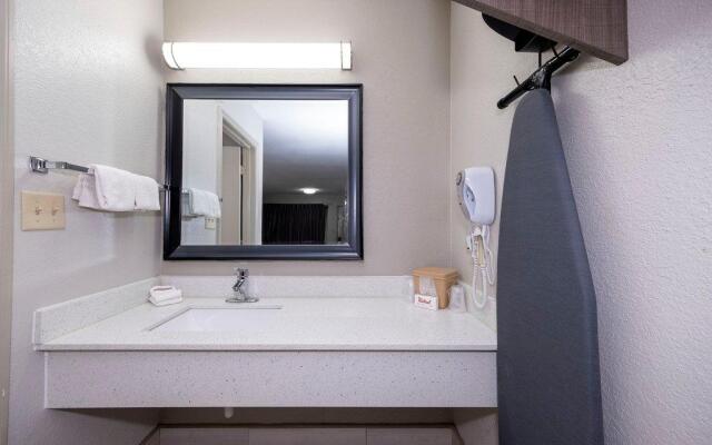 Red Roof Inn Bay Minette