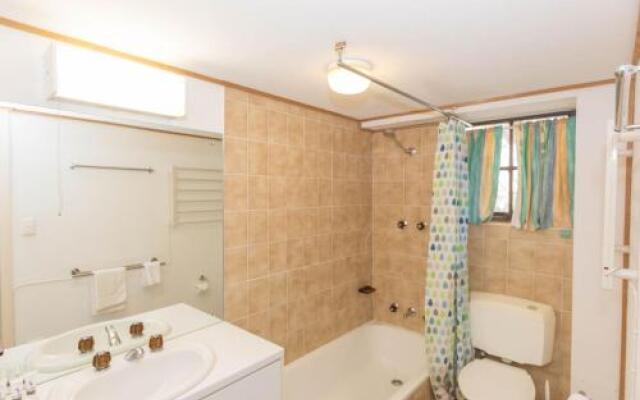 Misty Gables 2/24 Townsend Street