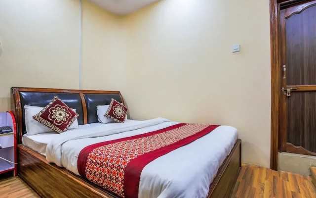 OYO 408 Hotel Taj