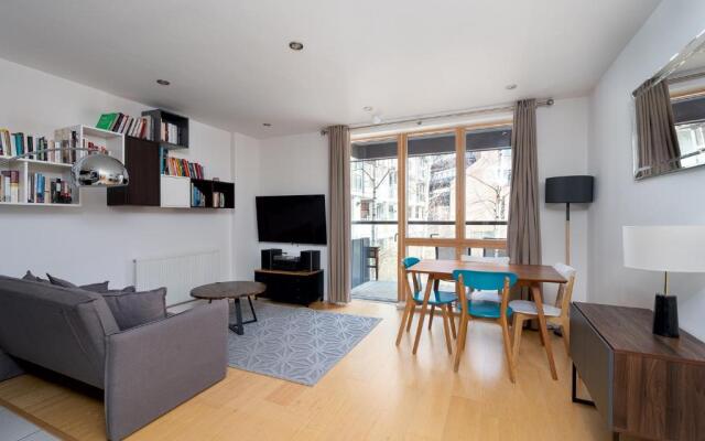 D8 - Canal View Apartment
