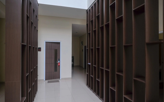 RedDoorz Plus near Solo Square 2