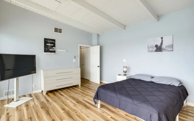 Riverfront Elkhart Rental: Deck & Ping Pong Table!