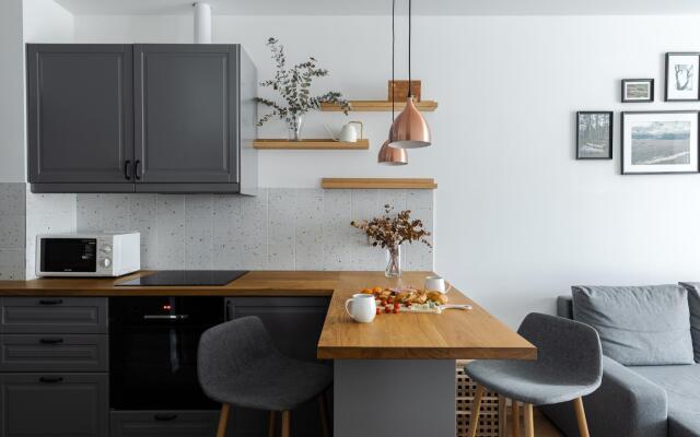 С.Утками на улице Оптиков