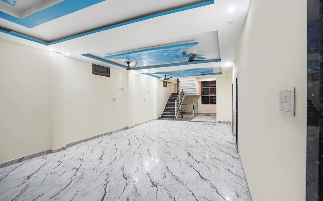Fabhotel Radhika Palace