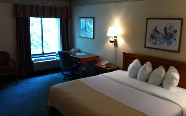 Holiday Lodge Hotel & Conference Center