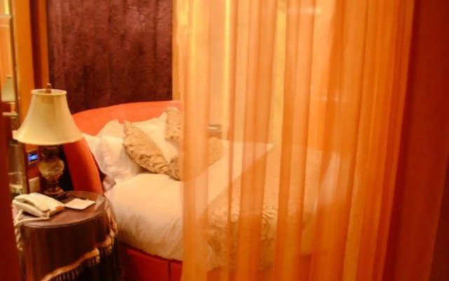 Yihe Mythology Theme Hotel (North China Commercial Building)