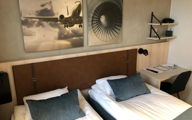 Pilot Airport Hotel