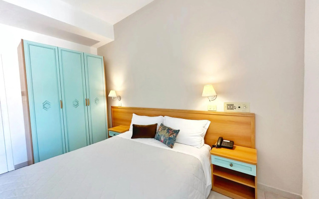 Aura Living Hotel