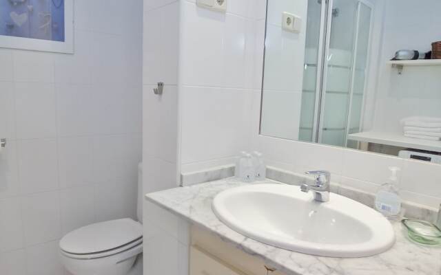 Dflat Escultor Madrid Apartments